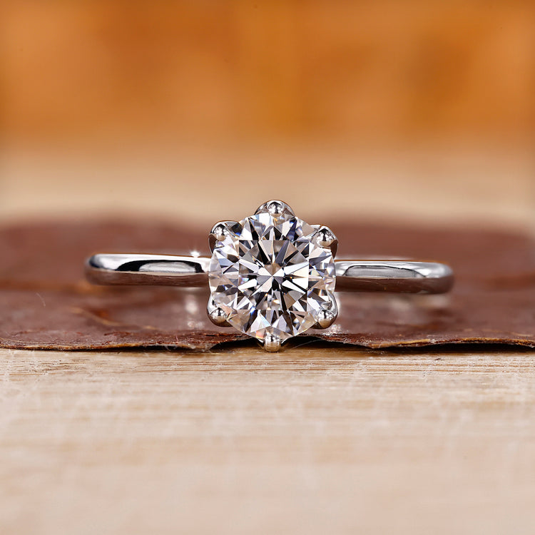 Round diamond engagement ring in white gold