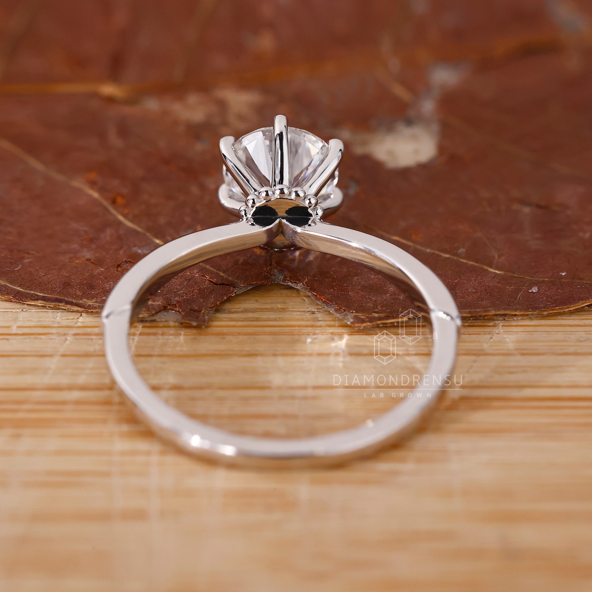 Lab grown round diamond ring with IGI certification