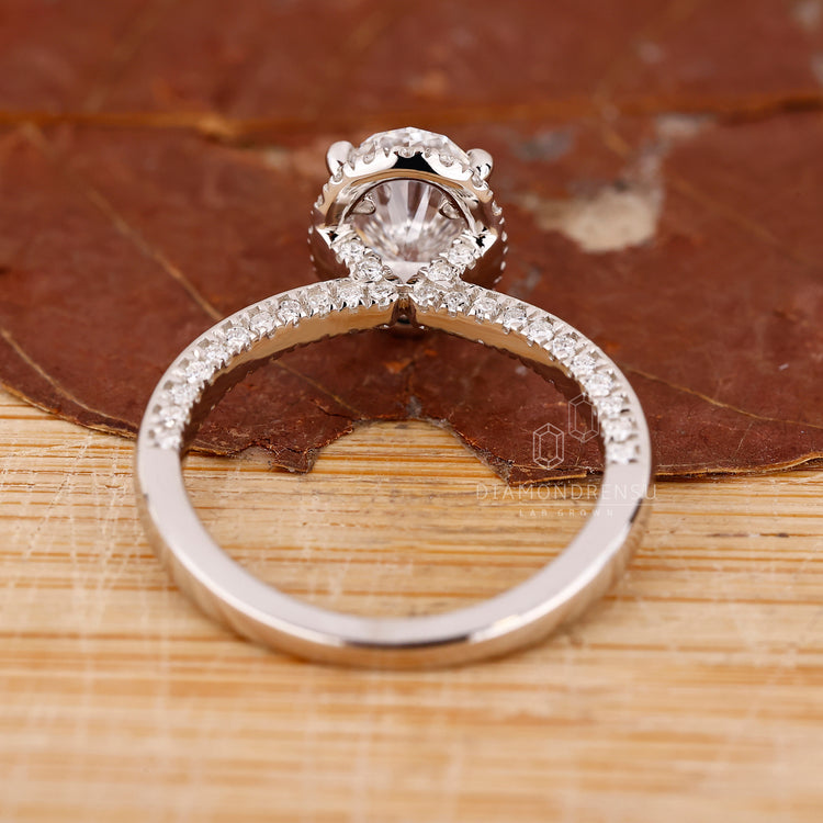 Unique white gold engagement ring from Diamondrensu UK