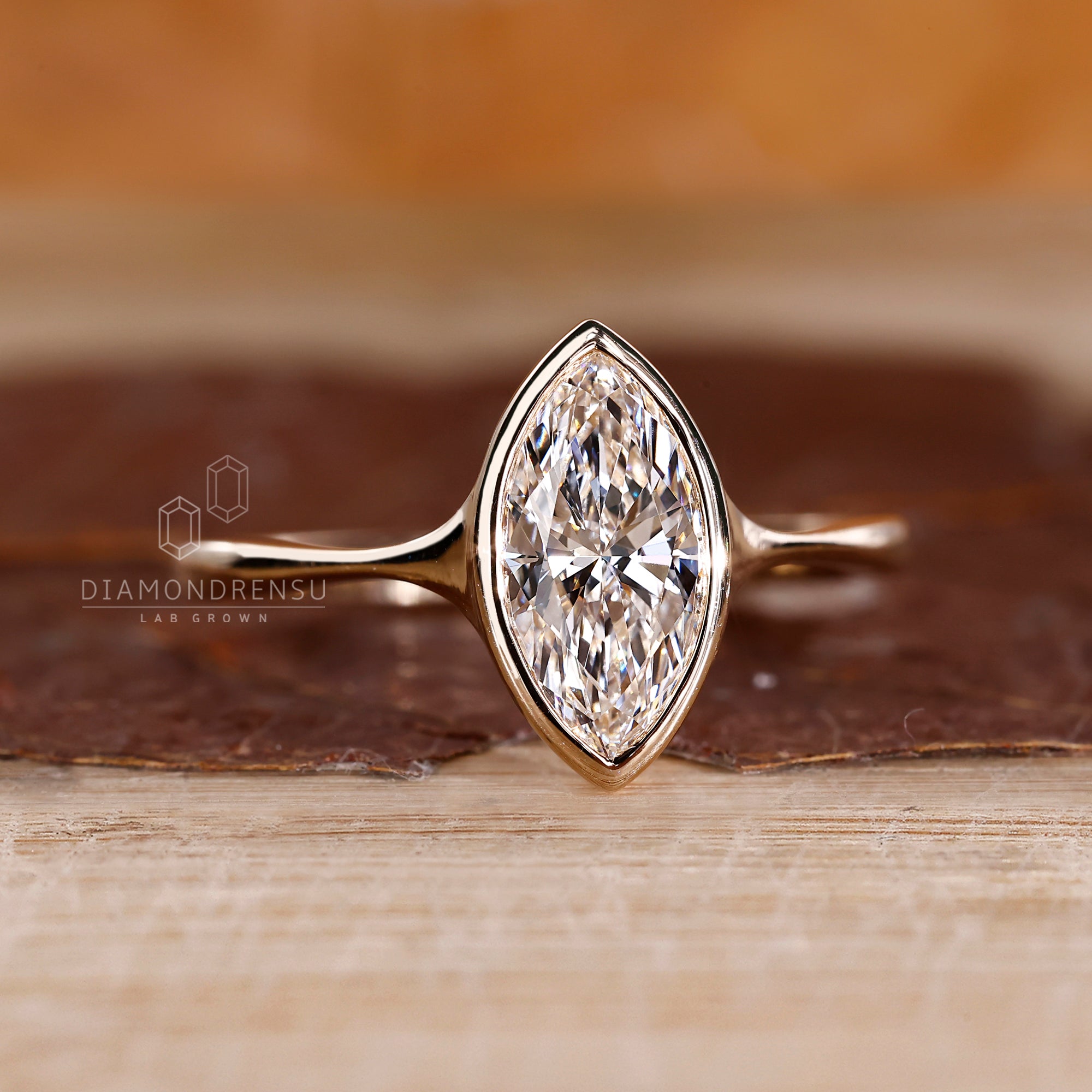 Pinched shank ring with refined detailing.