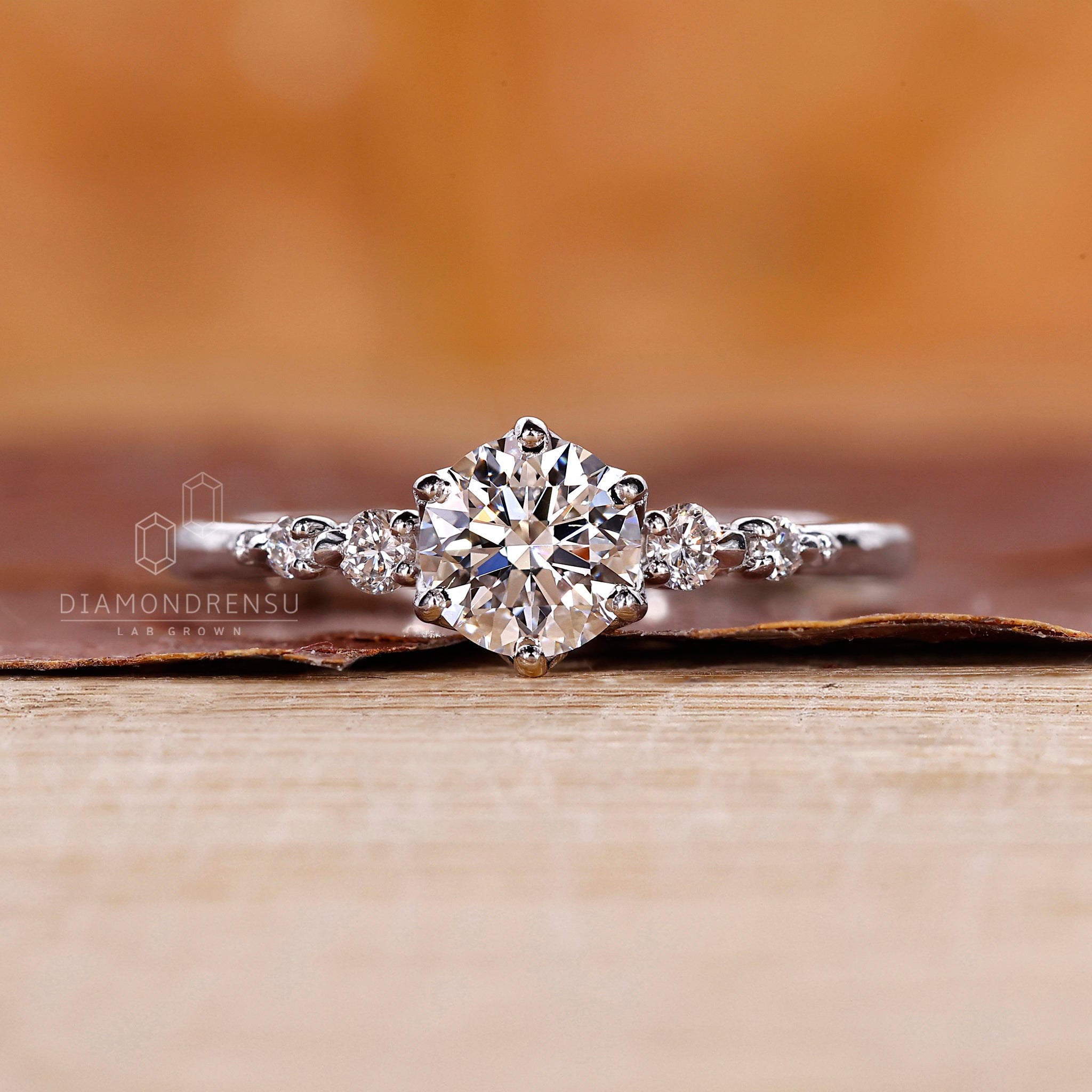 5 Round Cut Diamond set in white gold diamond ring.