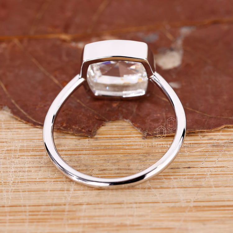 Minimal bezel setting ring with lab grown diamond
