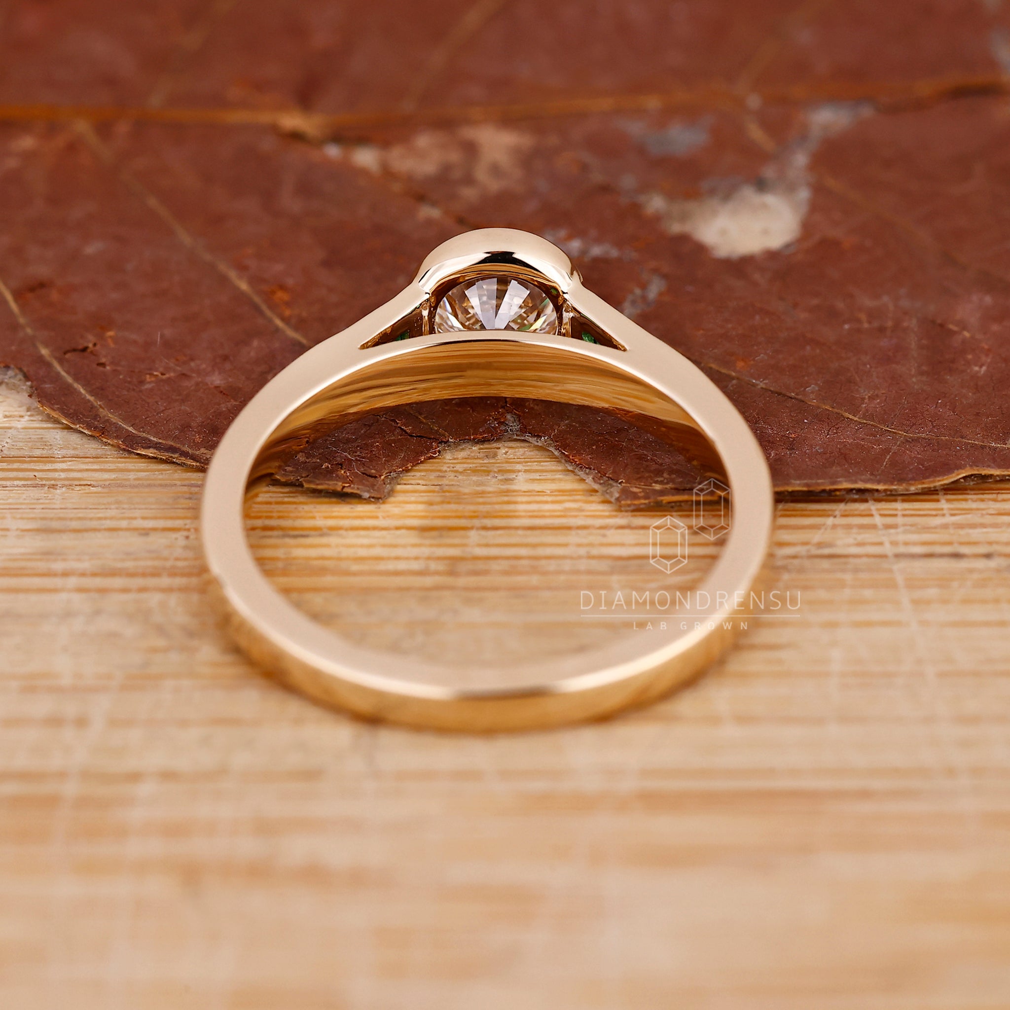 Diamondrensu UK engagement ring in yellow gold ring finish.