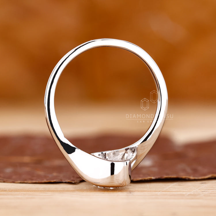 Unique ring featuring oval cut and round side accents.