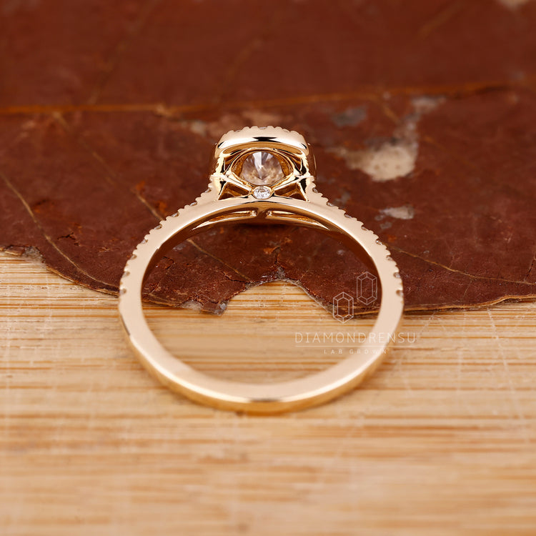 Buy diamond ring with round pave and halo style.