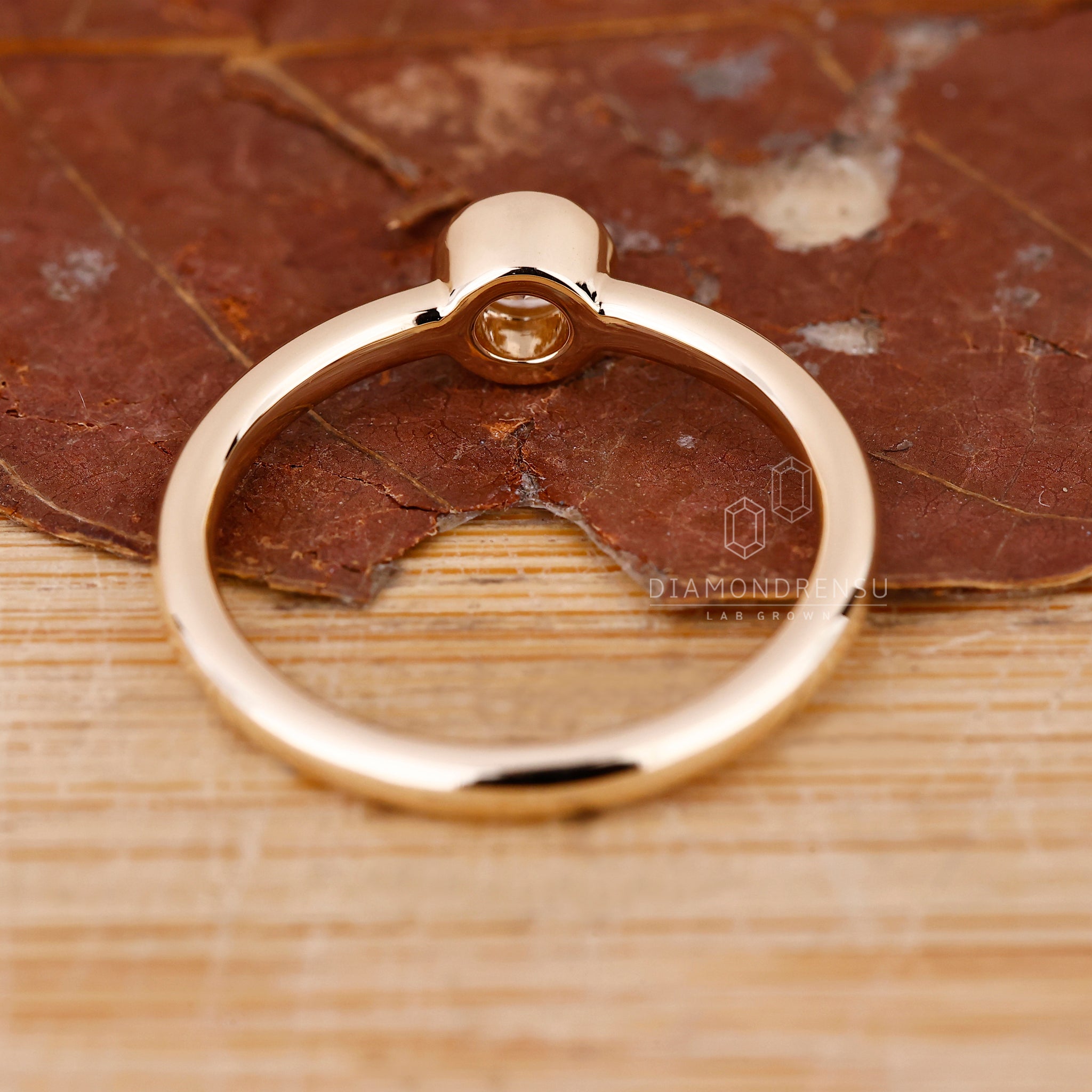 IGI certified diamond used in bezel diamond ring.