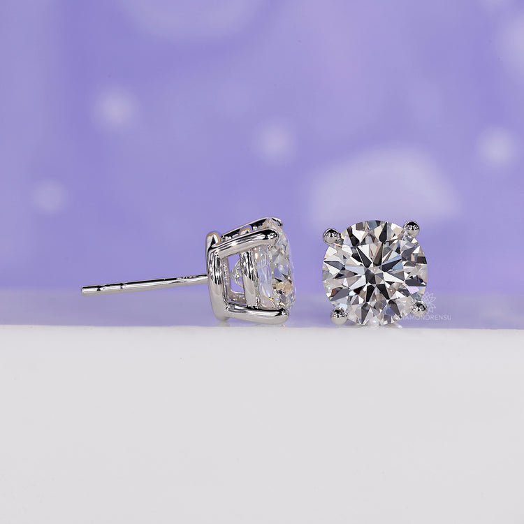 Handmade diamond earrings in white gold.