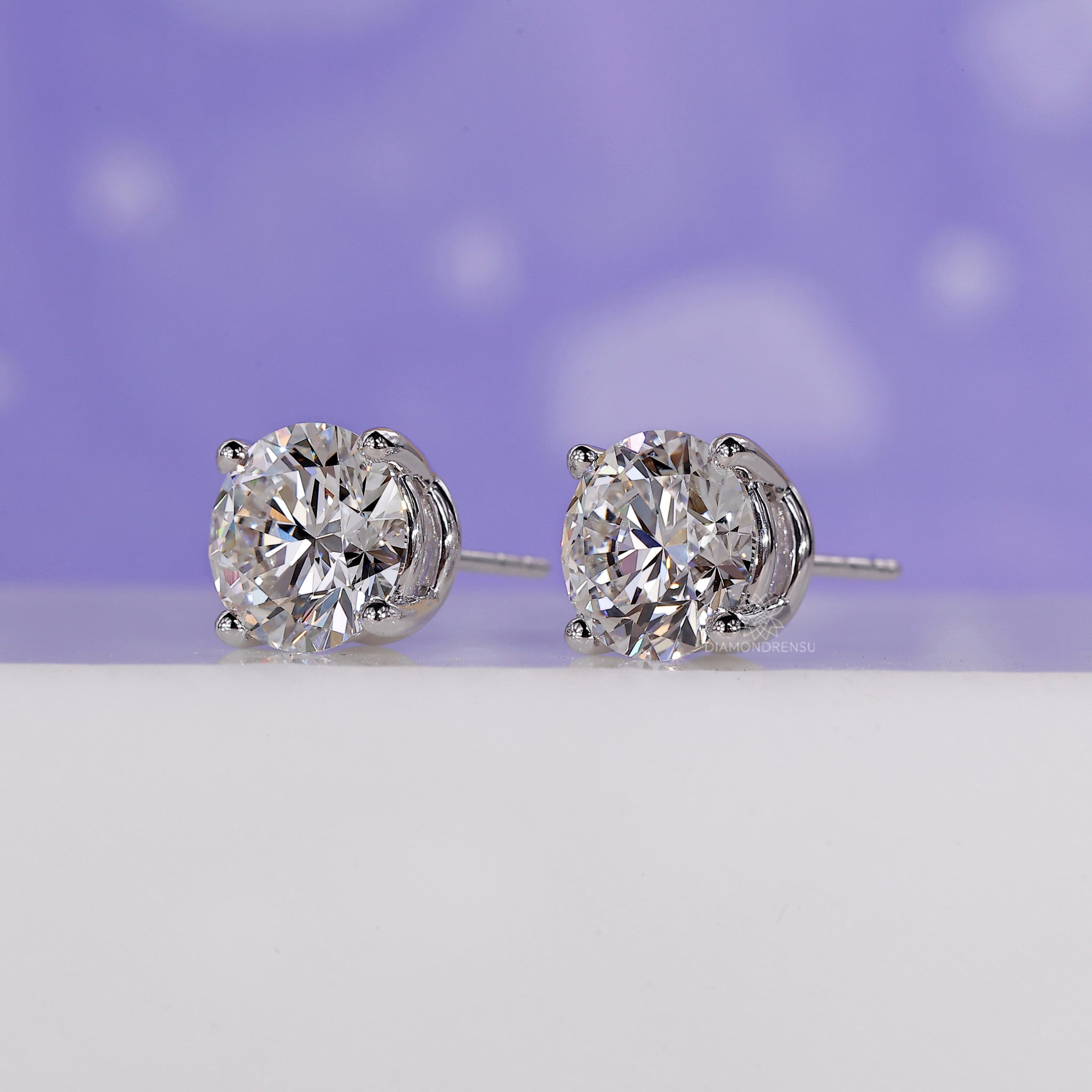 Diamondrensu UK white gold earrings.