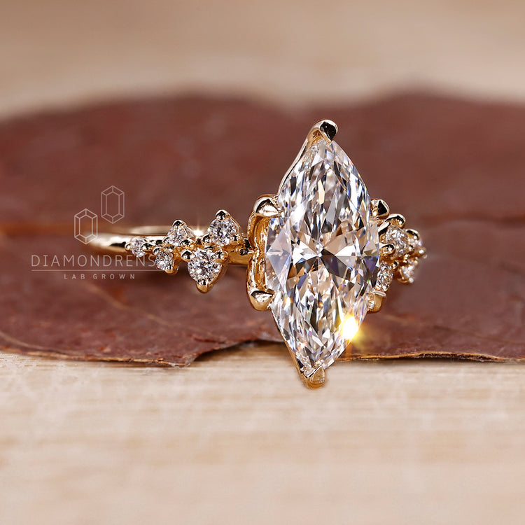 Round Diamond Side Stone added in lab grown diamond ring.