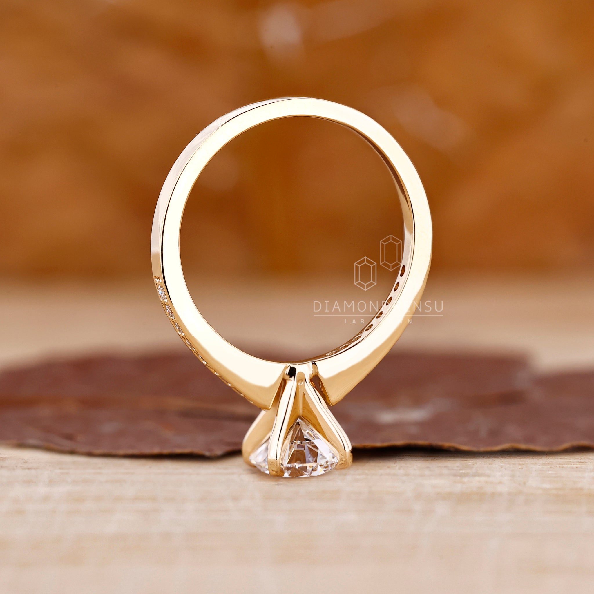 Custom Engagement Ring crafted in round cut diamond ring.