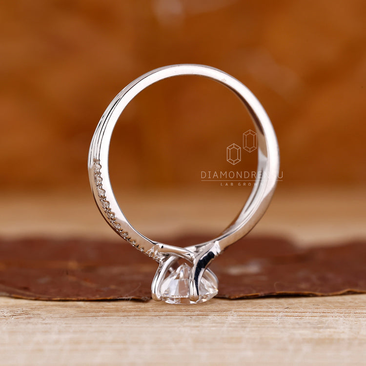 Buy engagement ring from a trusted UK jeweller.