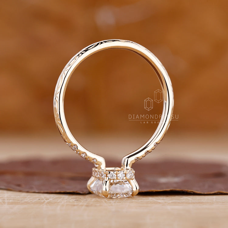 Prong setting used to hold each diamond carefully.