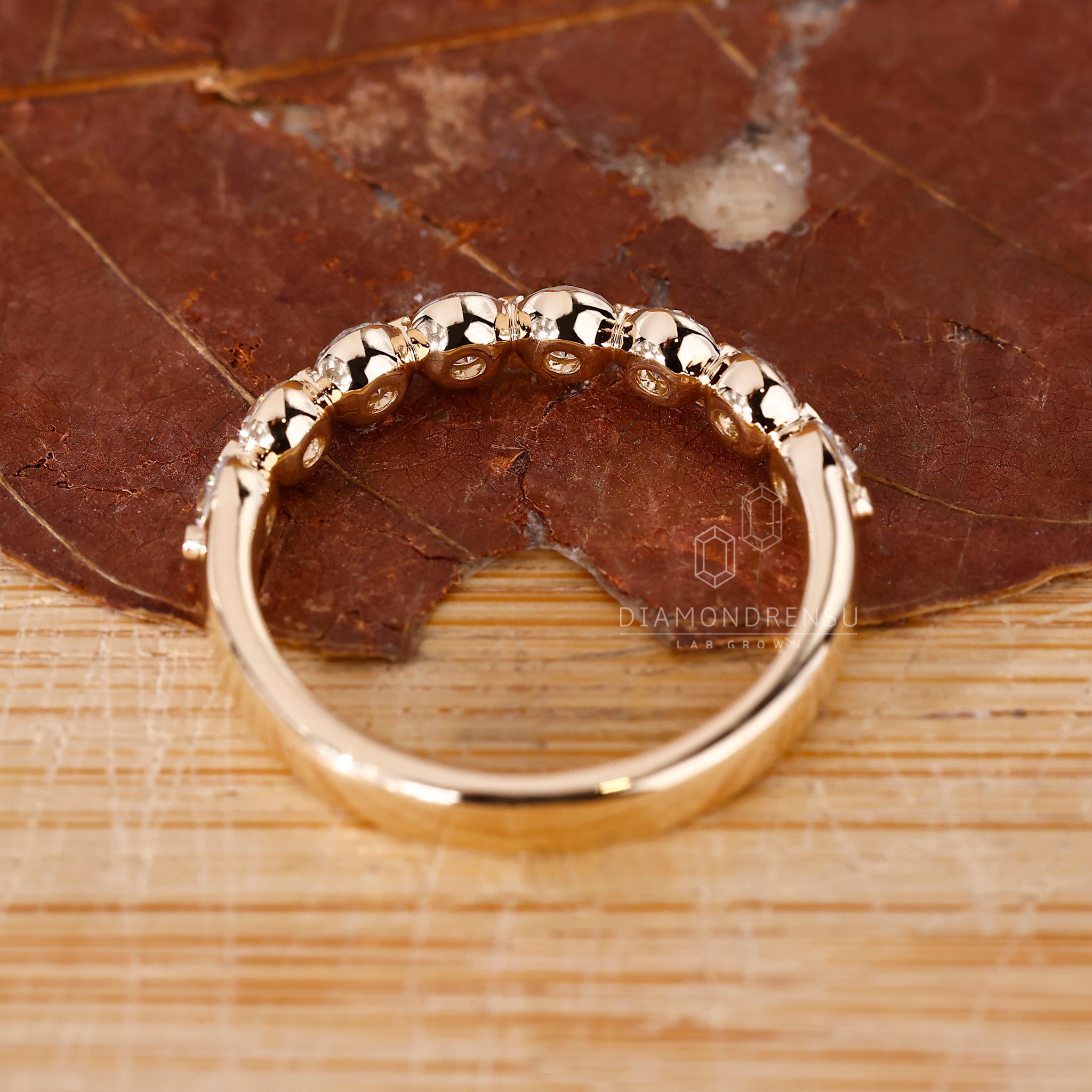 Handmade jewellery made in yellow gold with precision prong setting.