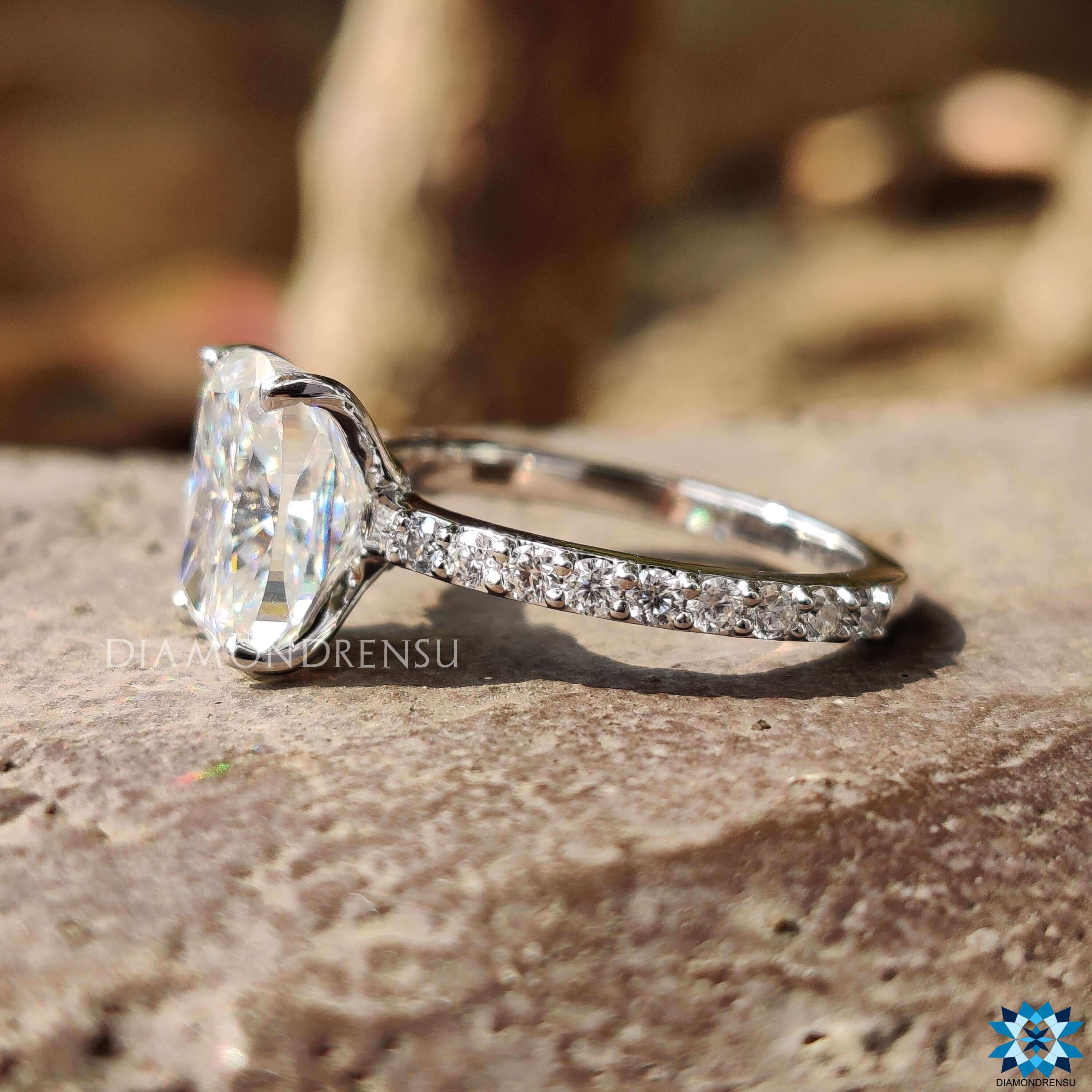 Round cut accent stones on pave engagement ring.