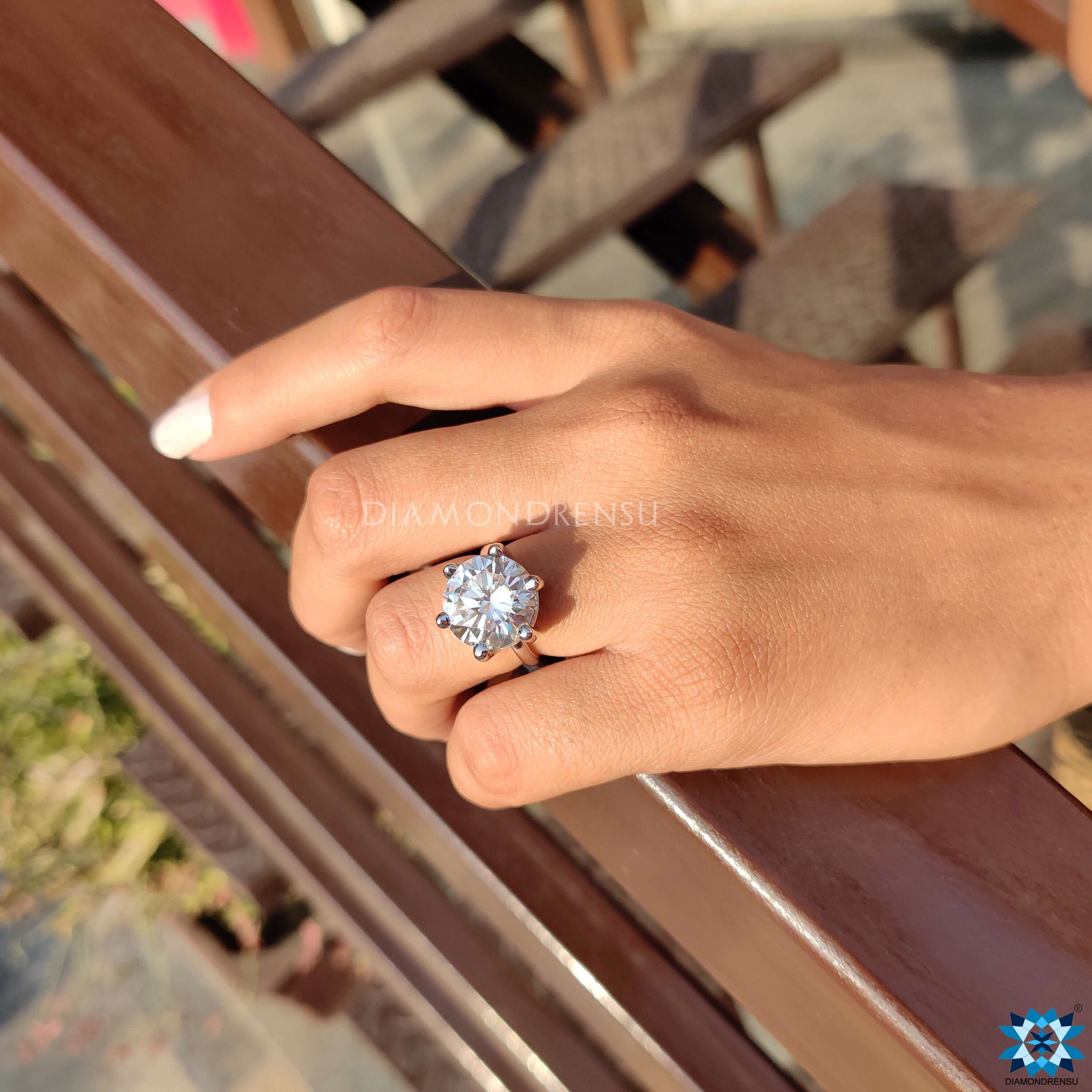 Diamondrensu UK engagement ring in white gold ring.