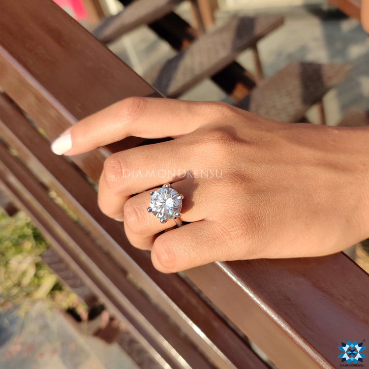 Diamondrensu UK engagement ring in white gold ring.