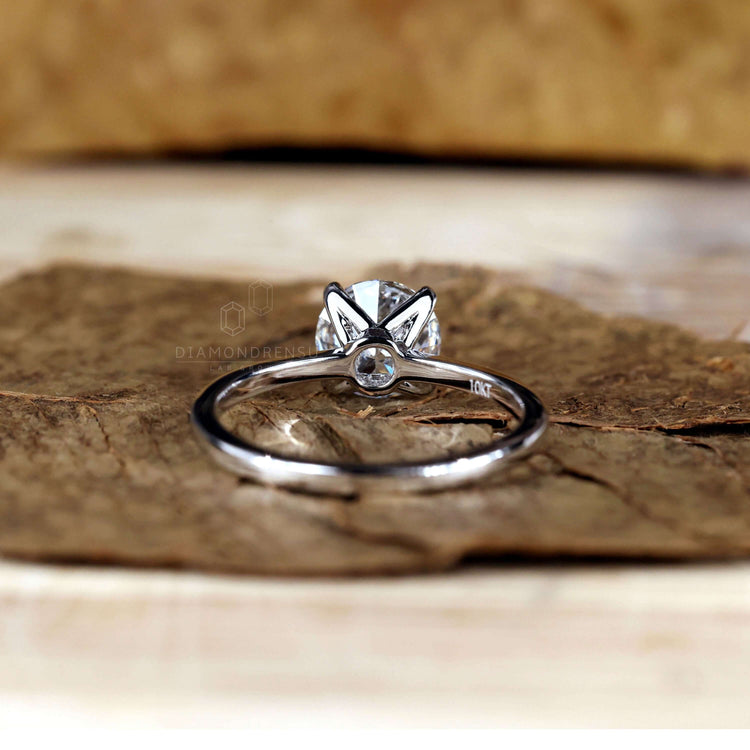 White gold engagement ring with a 4 prong claw diamond setting