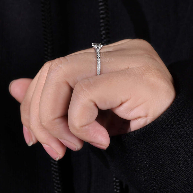 Claw prong engagement ring with a delicate prong band