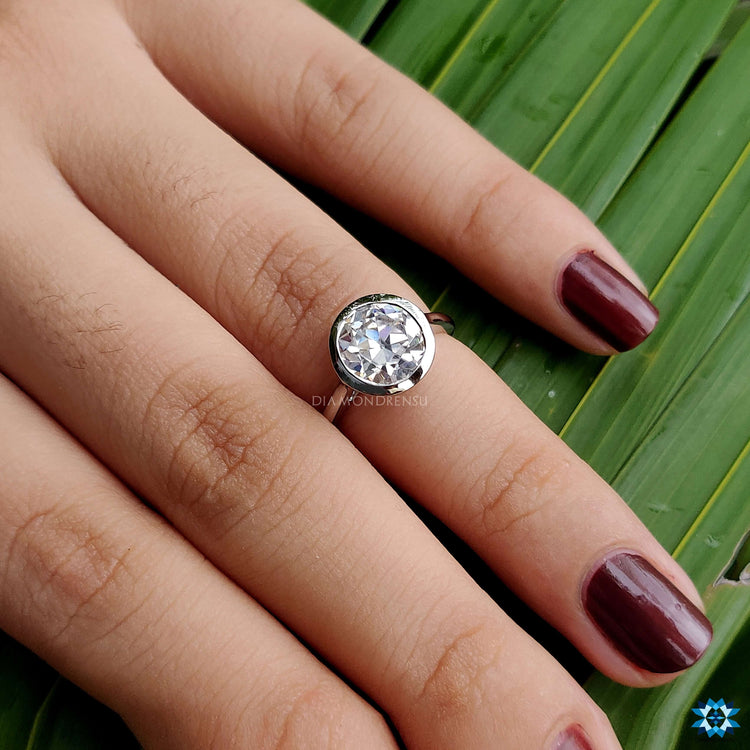 Round bezel ring with moissanite stone.