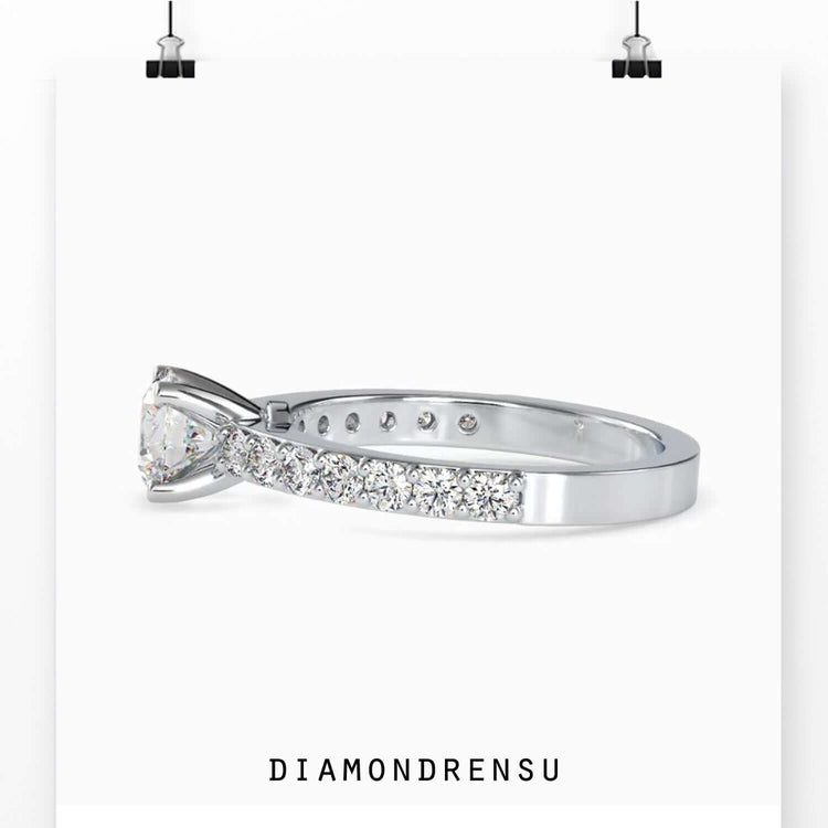 4 prong setting ring with round diamond in rose gold.