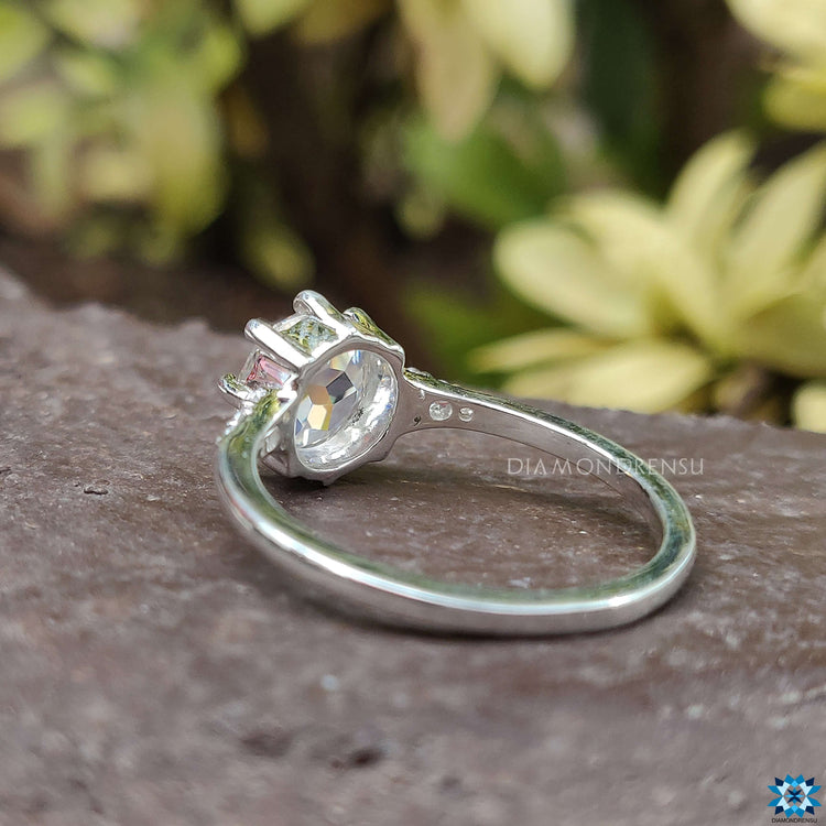 Diamondrensu UK ring crafted with rose cut Moissanite and Muse design.