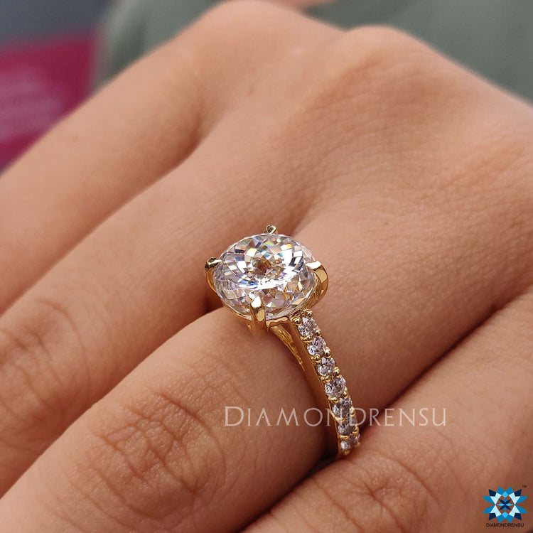 Diamondrensu UK Portuguese moissanite engagement ring.