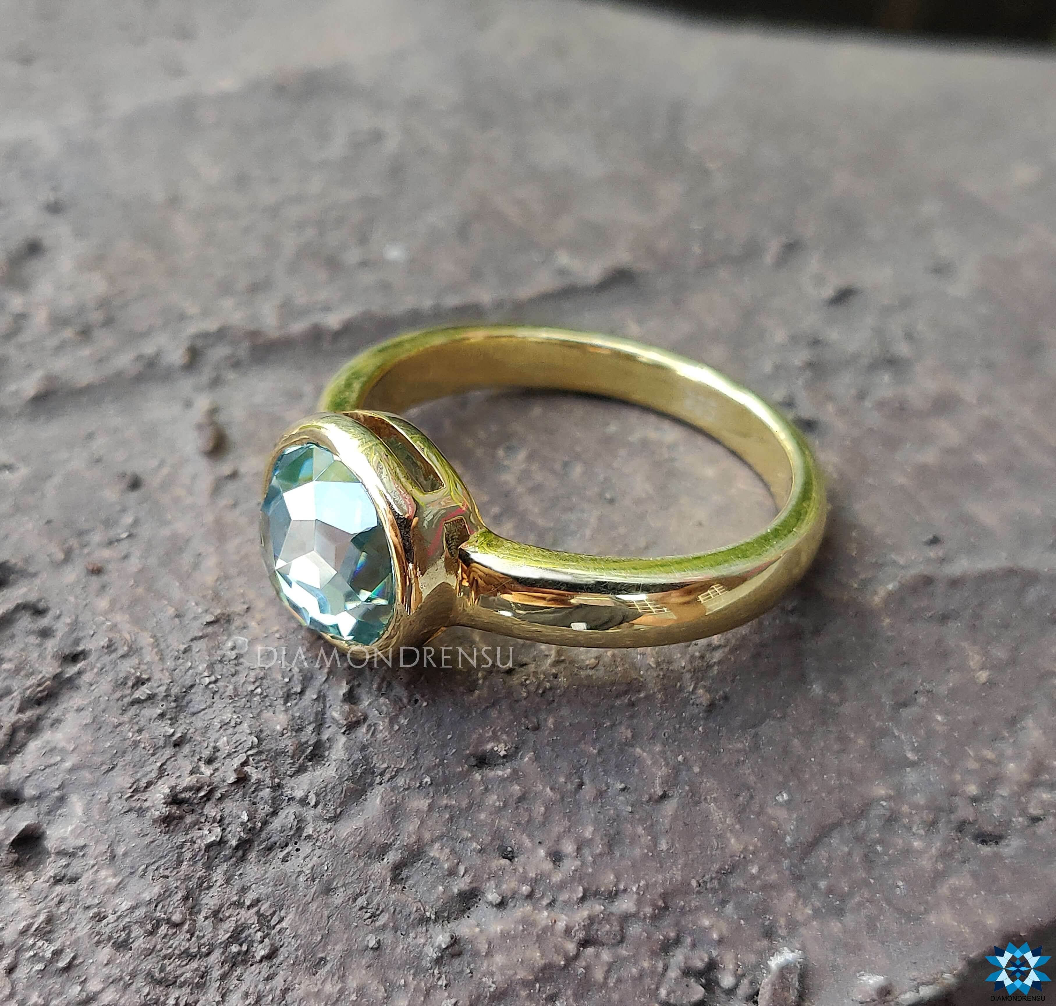 Classic yellow gold engagement ring with a sophisticated touch.