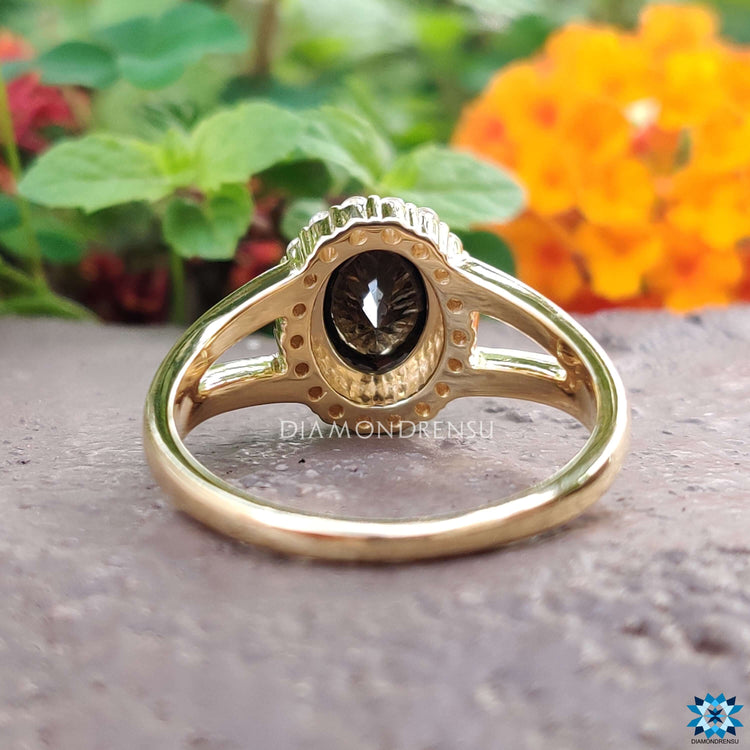 Four prong setting on black moissanite ring.