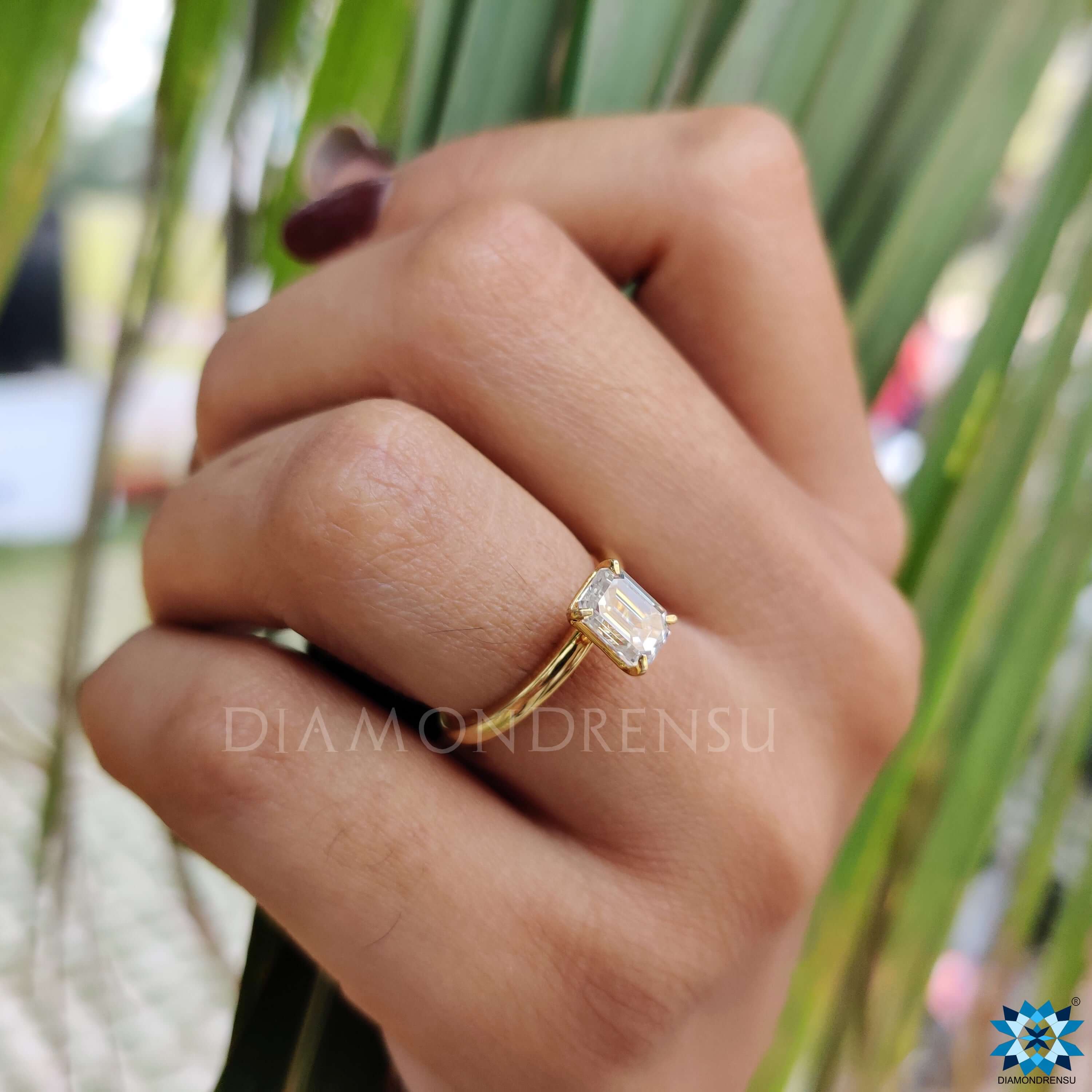 Diamondrensu UK moissanite ring.
