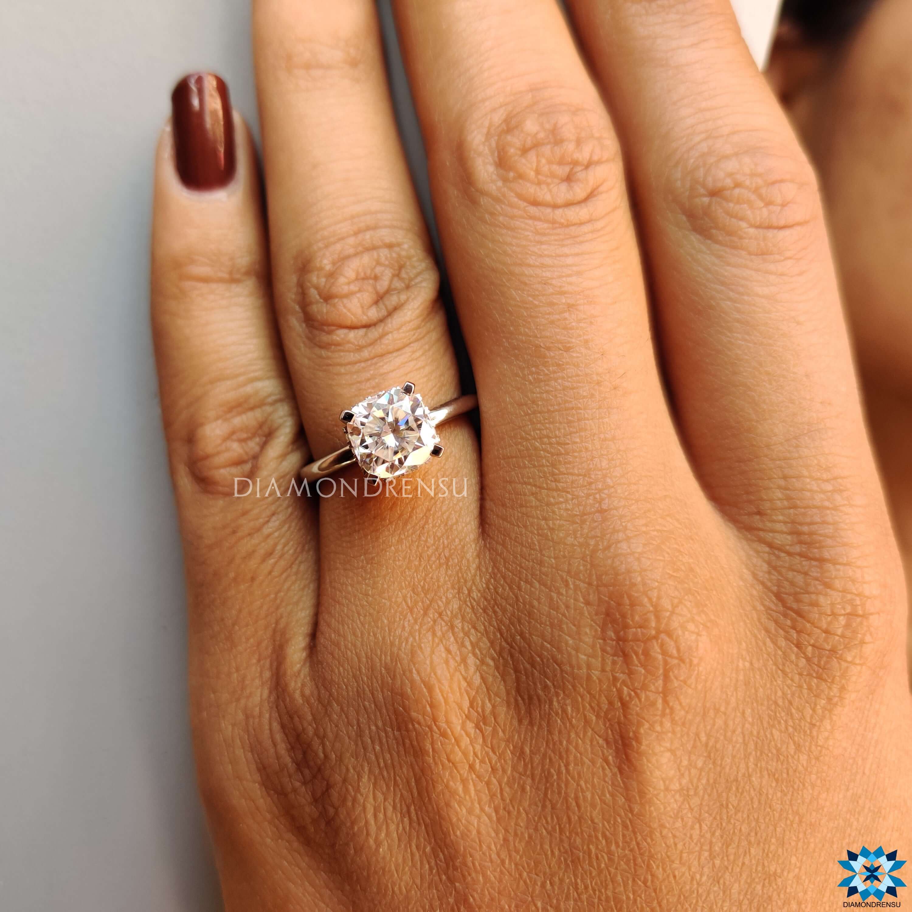 Diamondrensu UK white gold moissanite engagement ring.