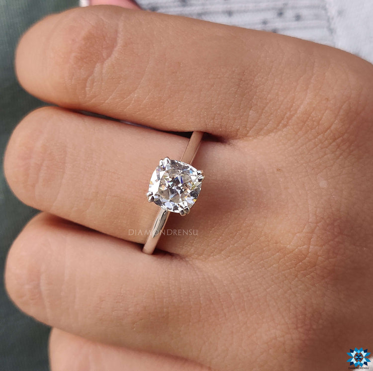 Cushion cut engagement ring in white gold with custom design