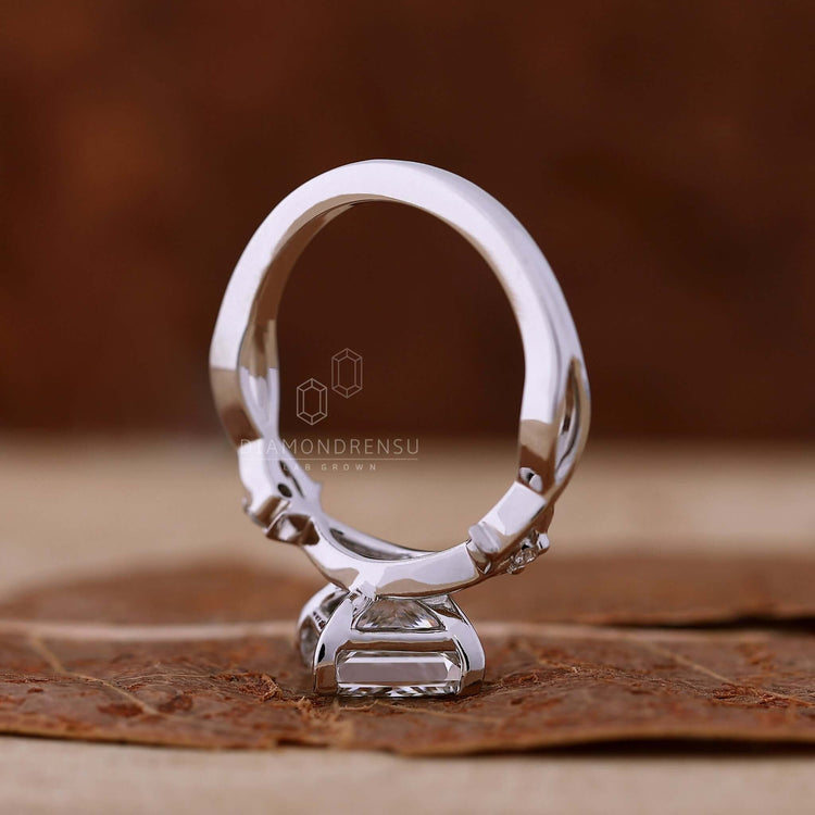 Diamond ring princess cut showcasing elegance and beauty.