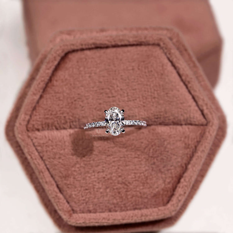 Oval engagement ring with claw prong setting, ideal for creating a timeless look with igi certified diamonds.