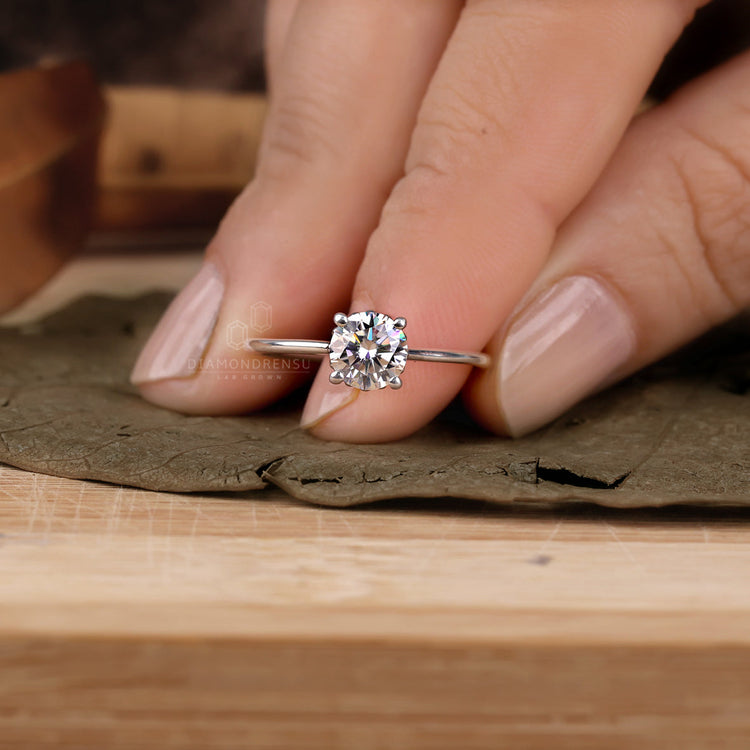 Perfect solitaire diamond with a minimalist engagement style.