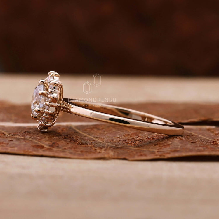 Exquisite cluster halo ring showcasing lab-grown diamonds in the UK.
