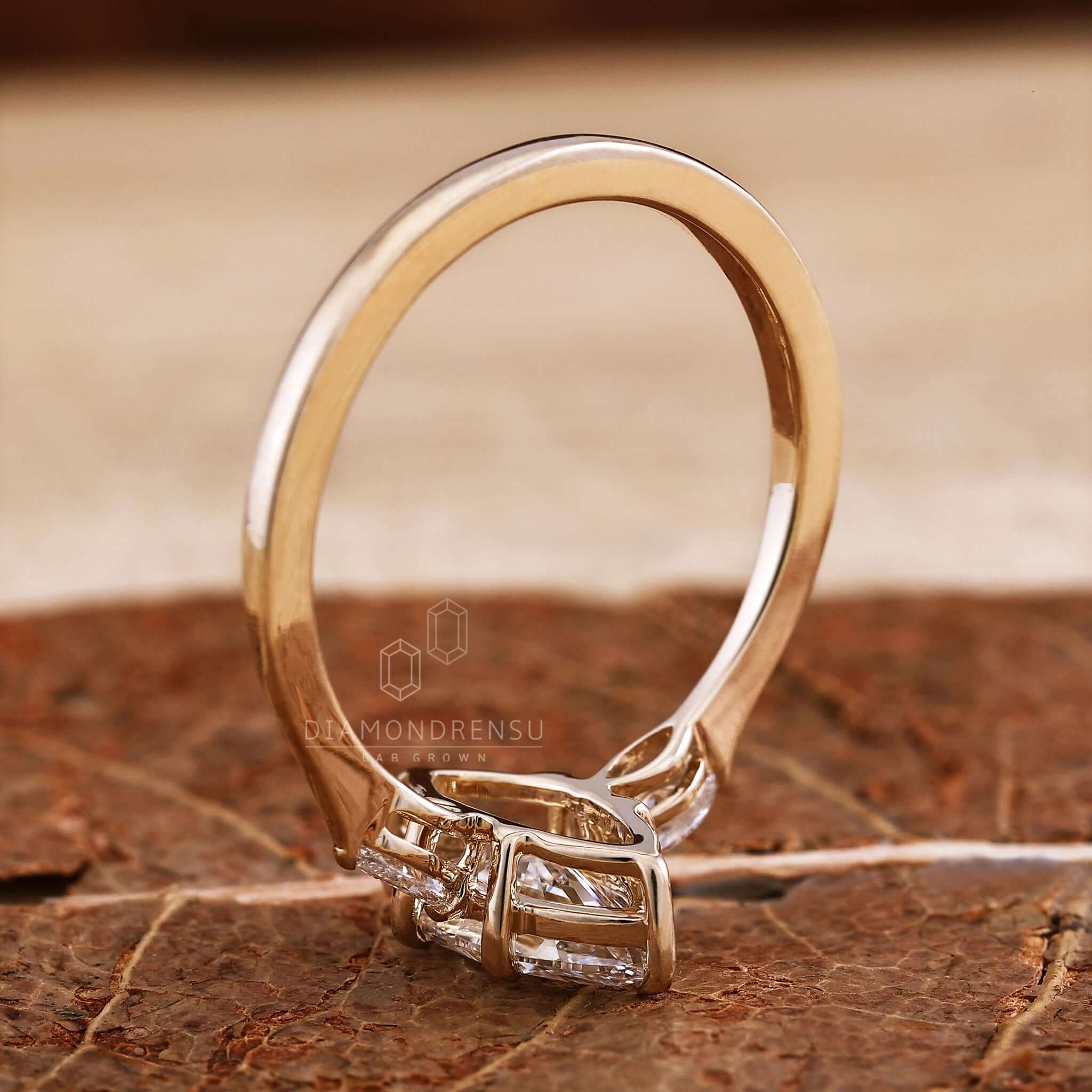 3 stone diamond ring designed for style and sophistication.