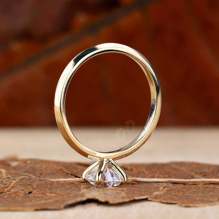 Round brilliant cut diamond set in a solitaire ring with a knife edge ring design for a unique engagement ring.