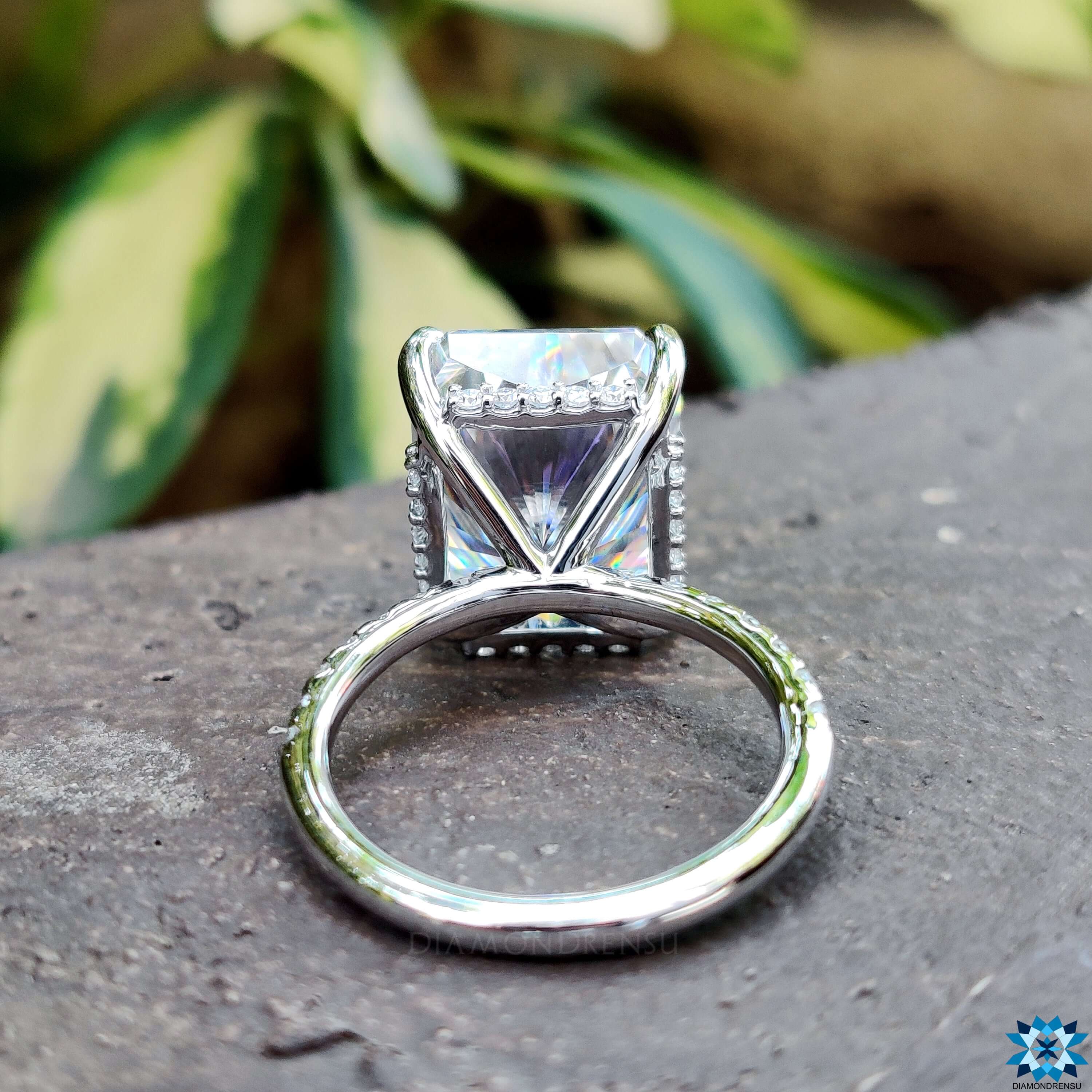 Diamondrensu UK white gold radiant cut moissanite ring.