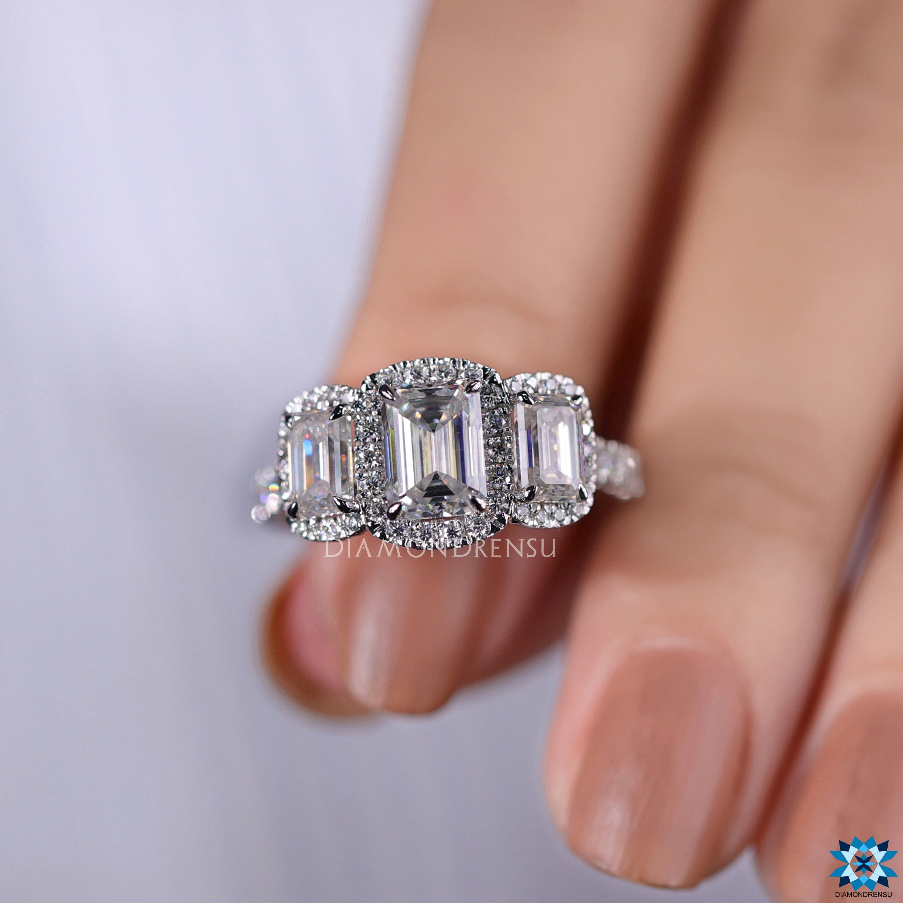 Round cut pave band with white gold and emerald moissanite centre.