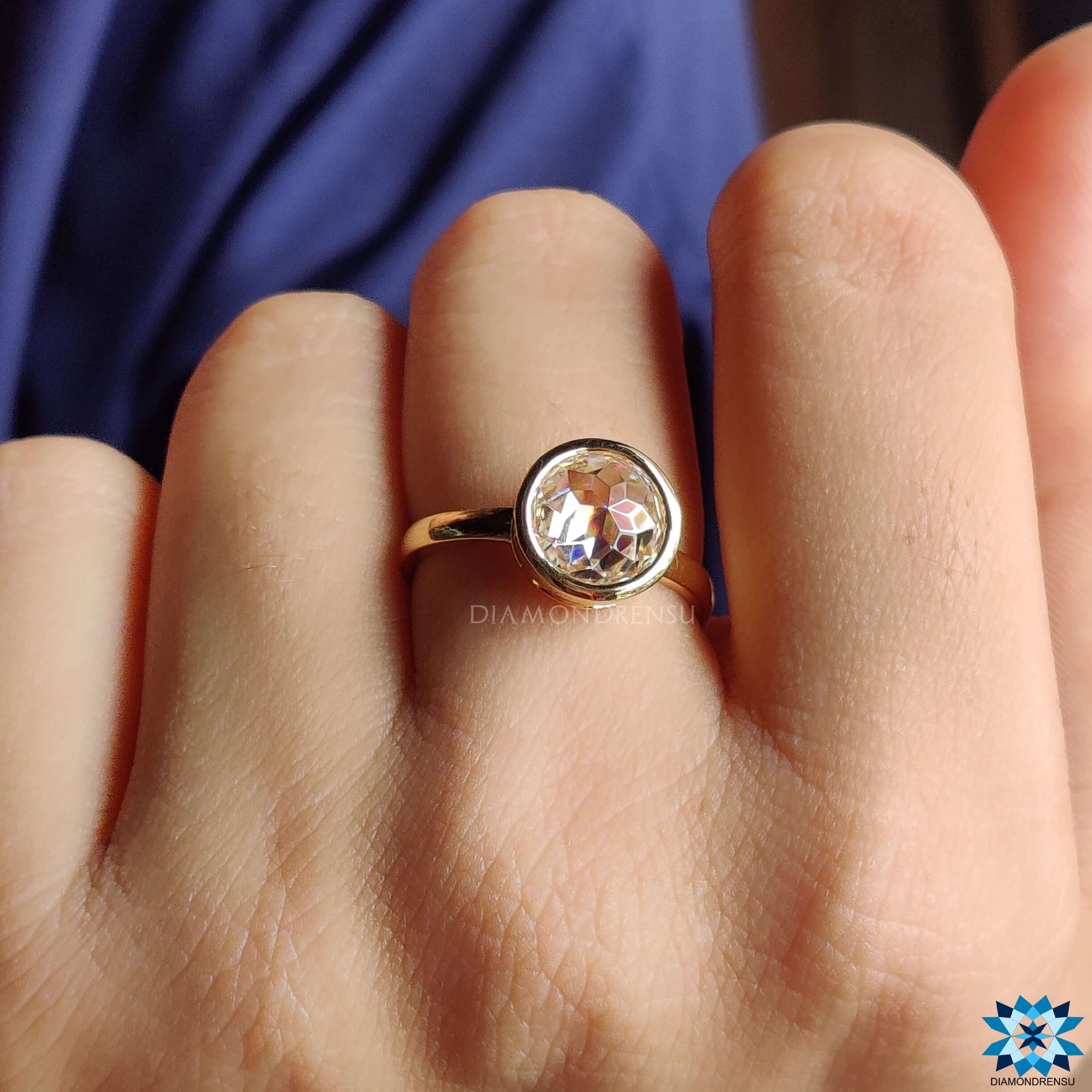 Exclusive Diamondrensu UK ring, perfect for any occasion.