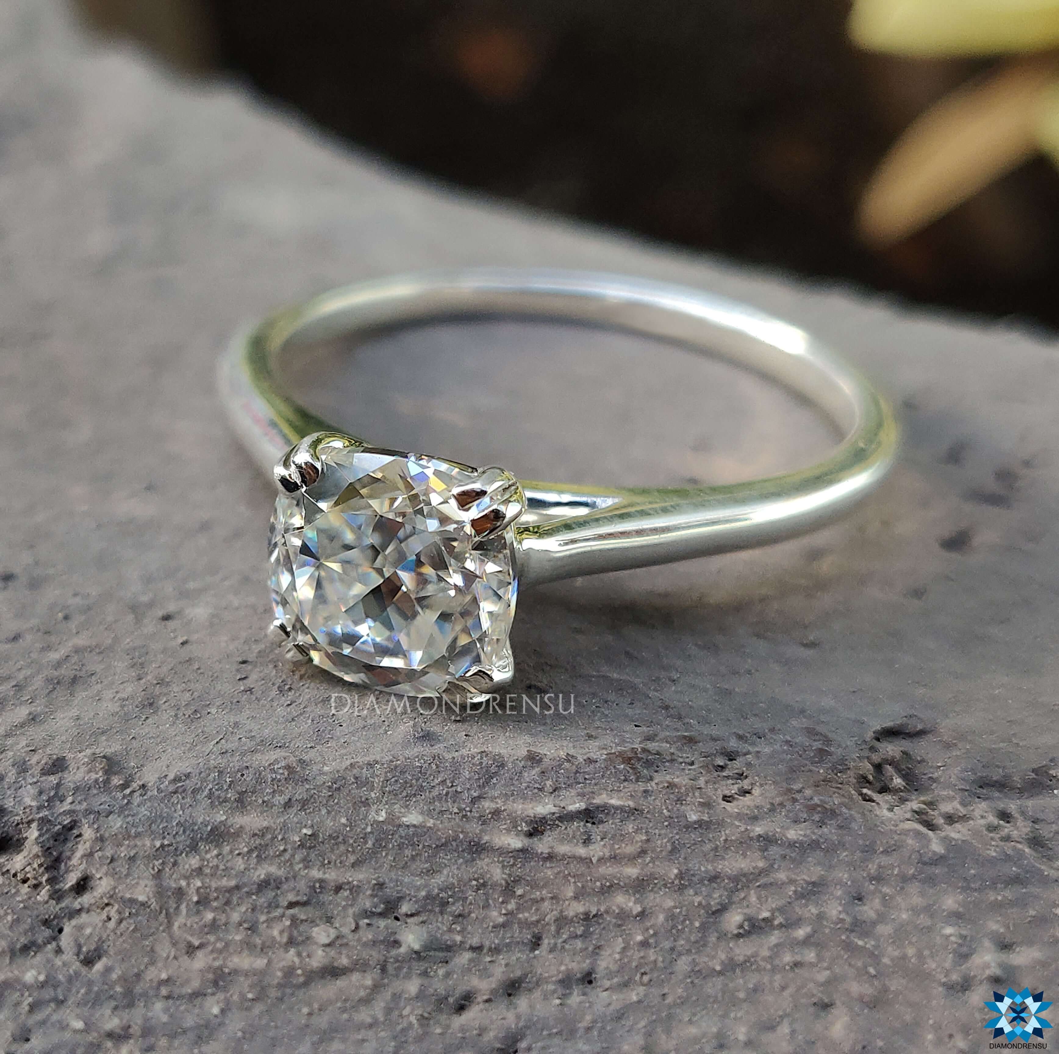 Cathedral ring with moissanite for engagement ring