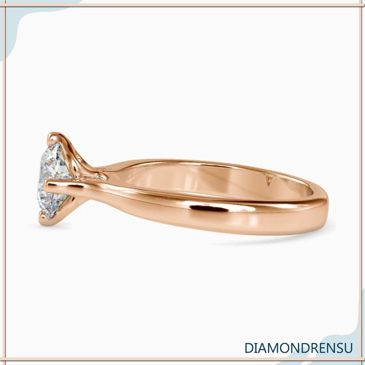 Rose gold ring with solitaire round cut diamond, IGI certified.