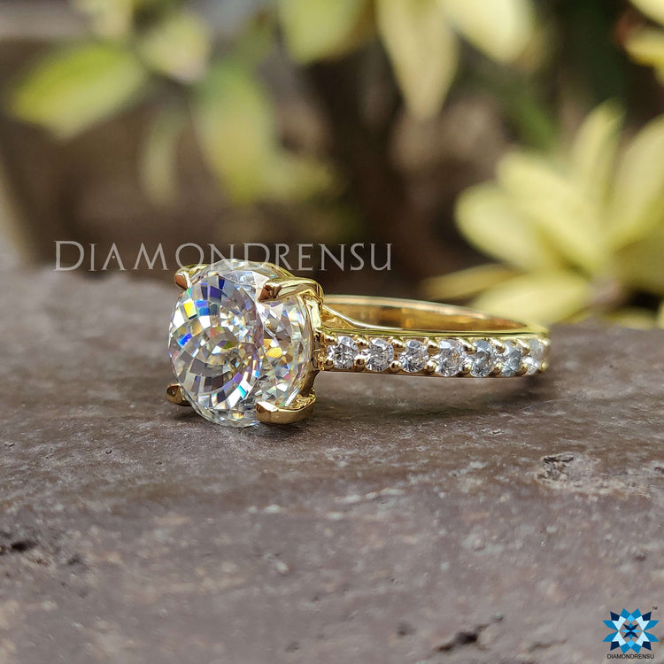 Yellow gold custom engagement ring with Portuguese cut.