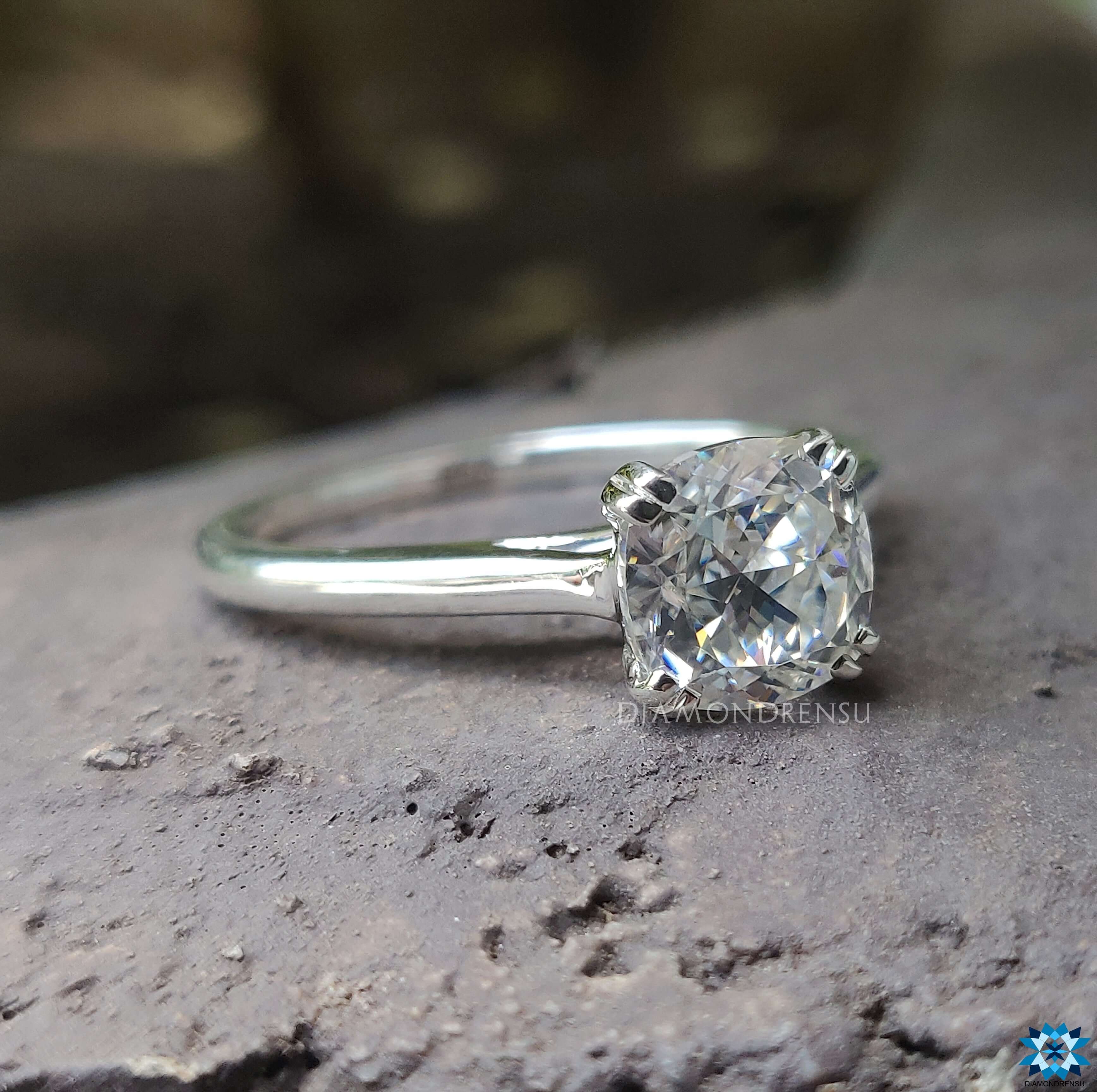 Double prong setting solitaire engagement ring for UK buyers