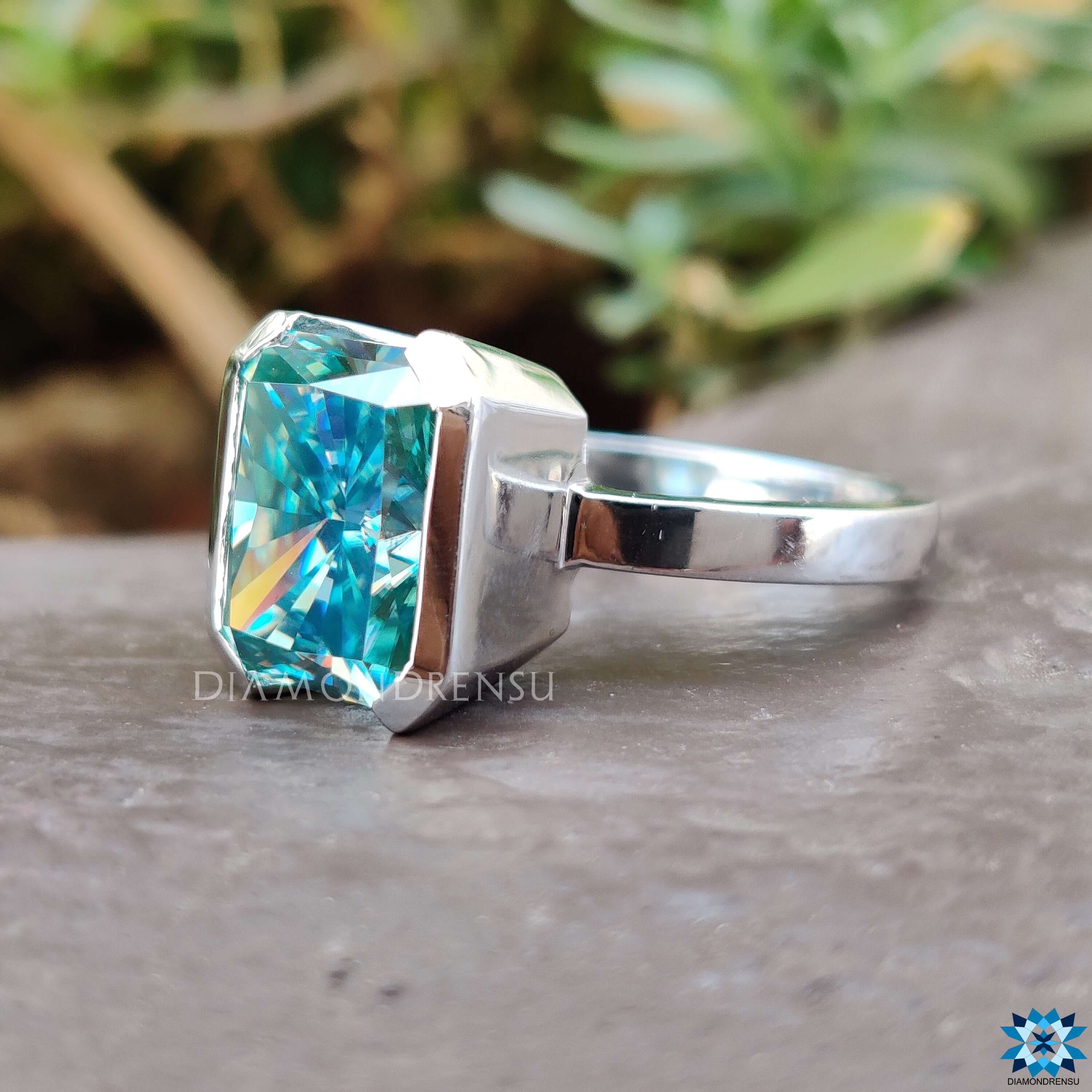 Diamondrensu UK radiant cut moissanite ring in white gold.