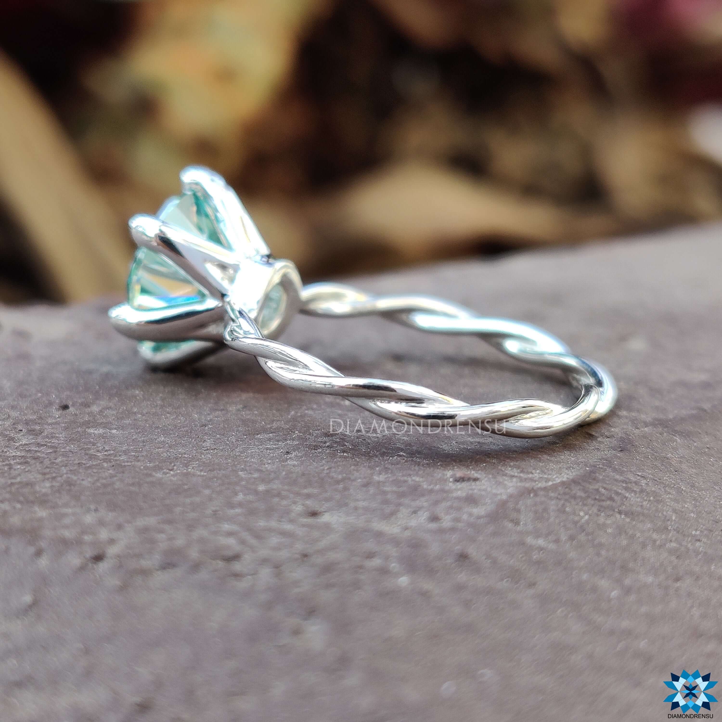 Prong Setting Ring that enhances the brilliance of the moissanite stone.