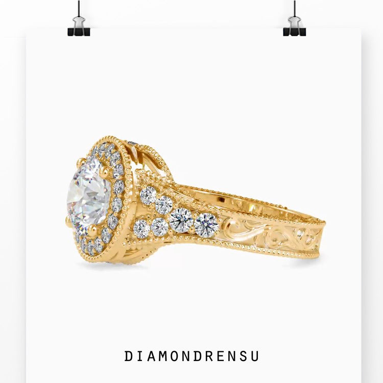 Diamondrensu UK engagement ring with vintage details.