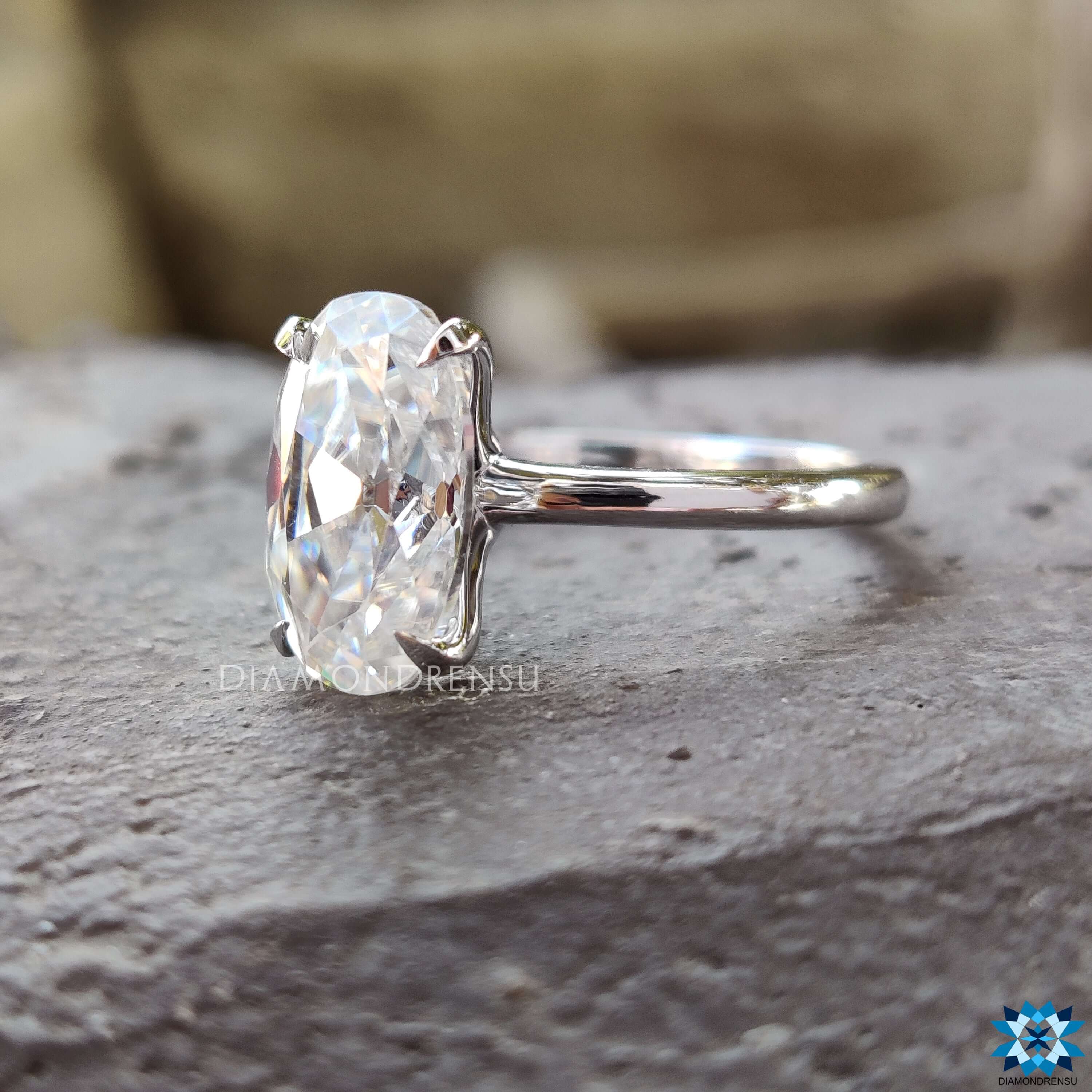 Diamondrensu UK Moval cut moissanite solitaire ring.