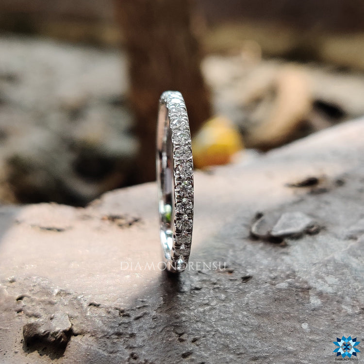 white gold engagement ring - diamondrensu