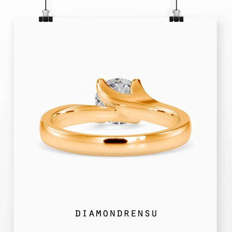 White gold bypass ring with round diamond centre stone.